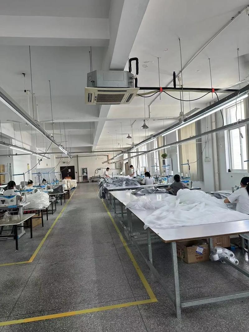 招熟练缝纫工2名.工厂主要生产:抱枕,坐垫,窗帘等家纺产品.